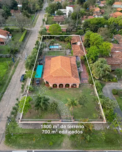 Residencia en esquina cerca del Club Náutico